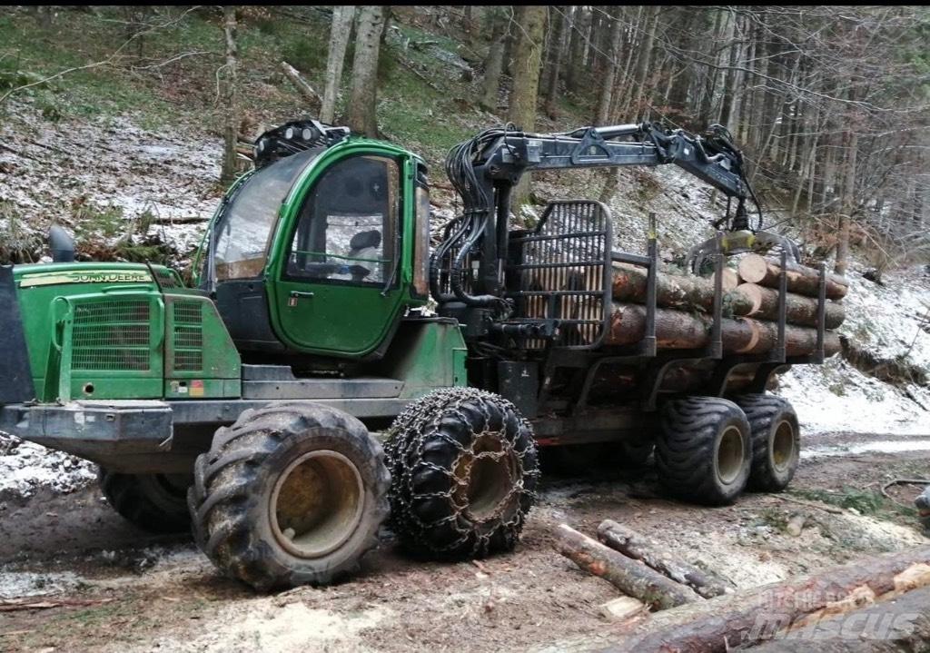 John Deere 1110 E Forwarder
