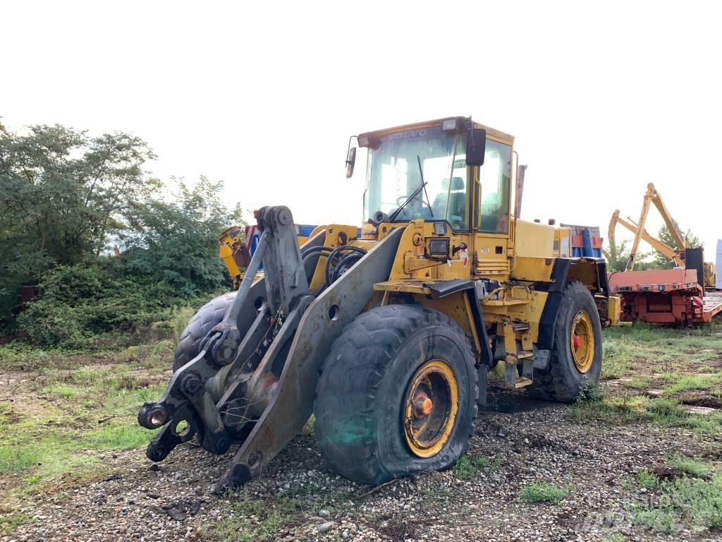 Volvo L 120 C Pale gommate