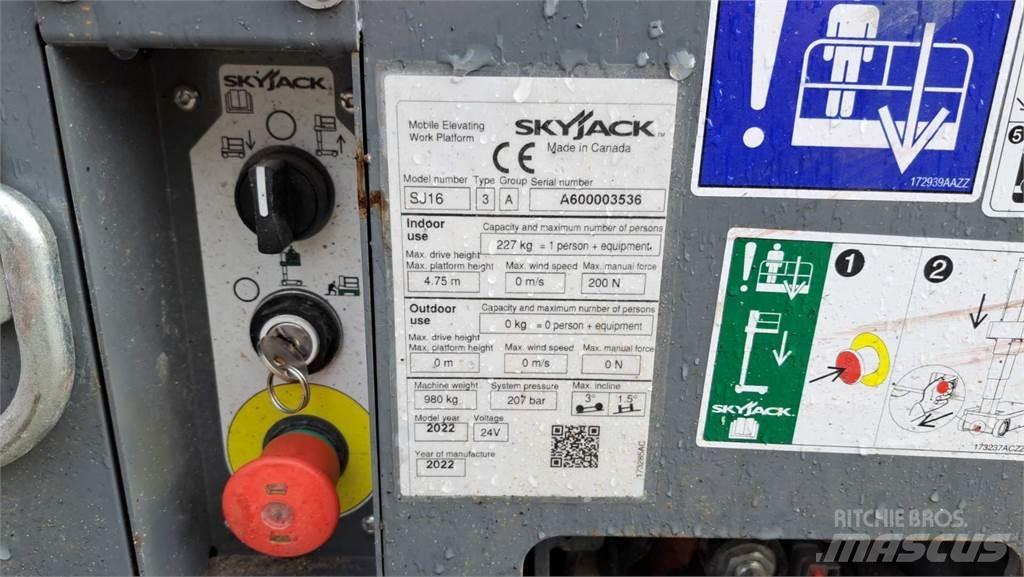 SkyJack SJ16 Piattaforme cingolate, Piattaforme a ragno e Montacarichi