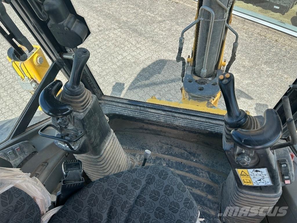 New Holland B 100 C Terne