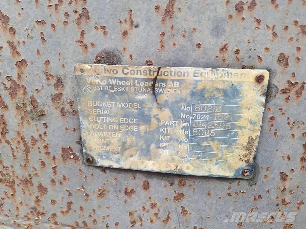 Volvo L220D Pale gommate