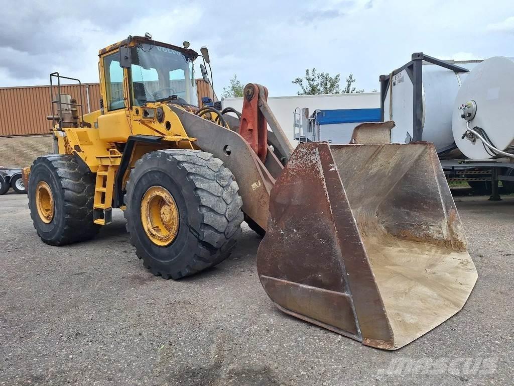 Volvo L220D Pale gommate