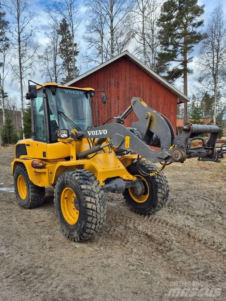 Volvo L 30 G Pale gommate