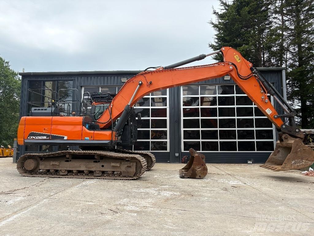 Doosan DX 225 LC-5 Escavatori cingolati