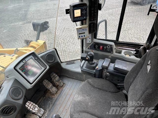 CAT 966 K Pale gommate