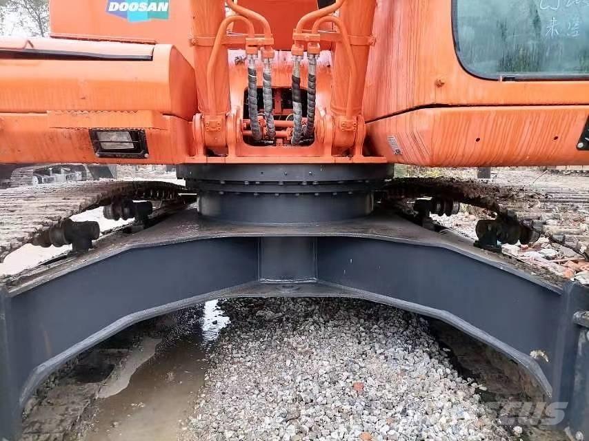 Doosan 225 LC-9 Escavatori cingolati