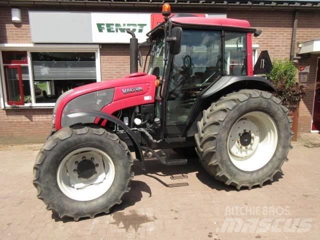 Valtra A93 HITECH Trattori