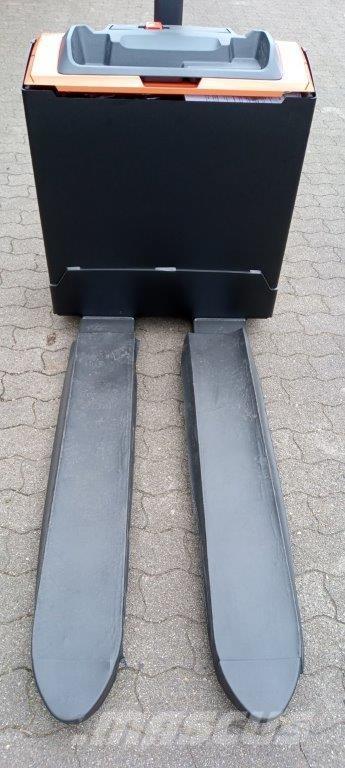 Toyota LWE 200 Transpallet uomo a terra