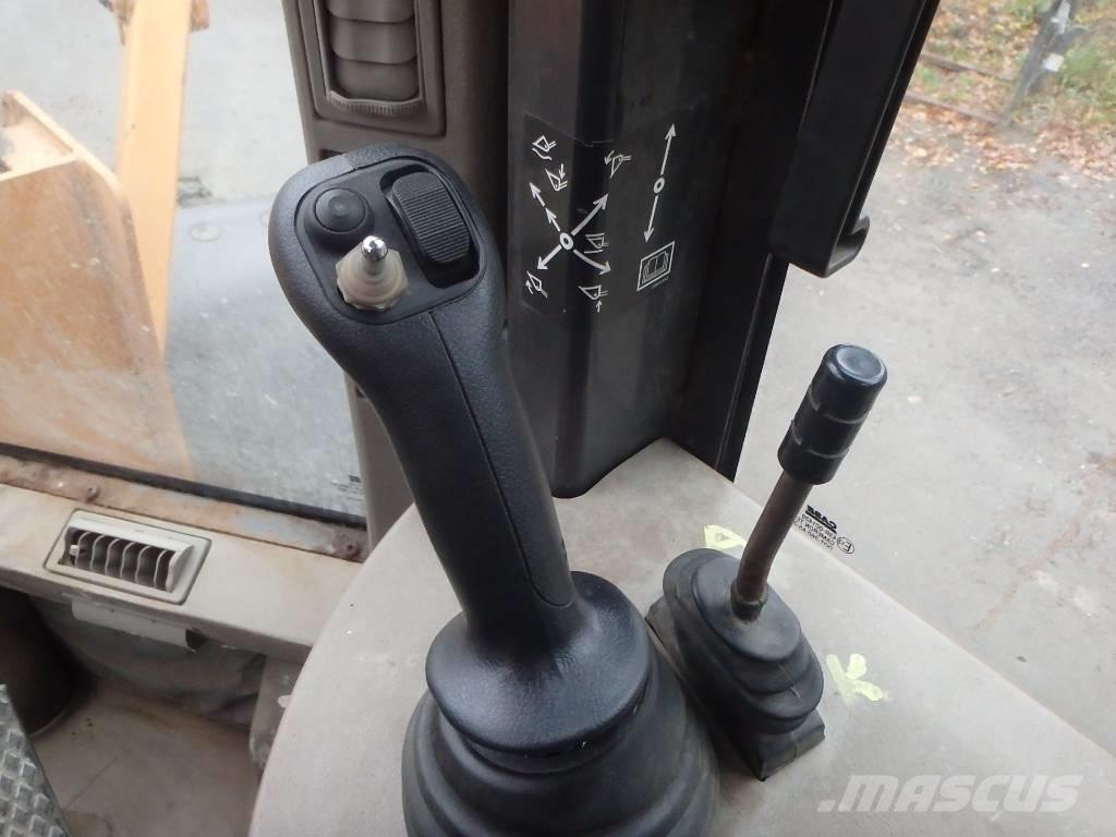 CASE 721 D 4x4 Pale gommate