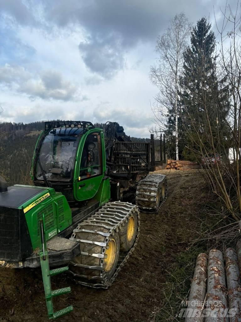 John Deere 1110 E Forwarder