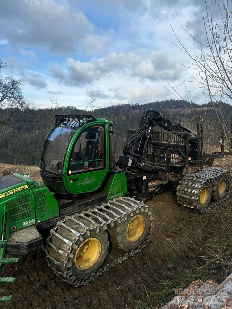 John Deere 1110 E Forwarder