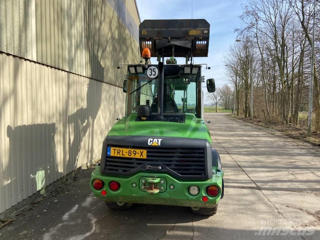 CAT 906M Pale gommate
