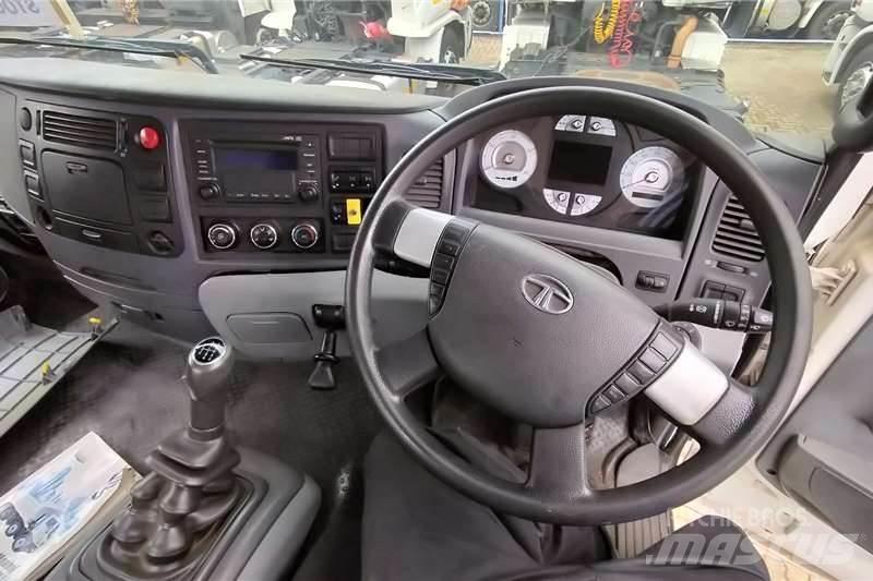 Tata PRIMA 3338K Camion altro
