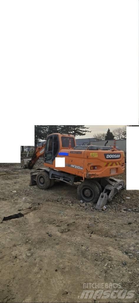 Doosan DX 210 W Escavatori gommati