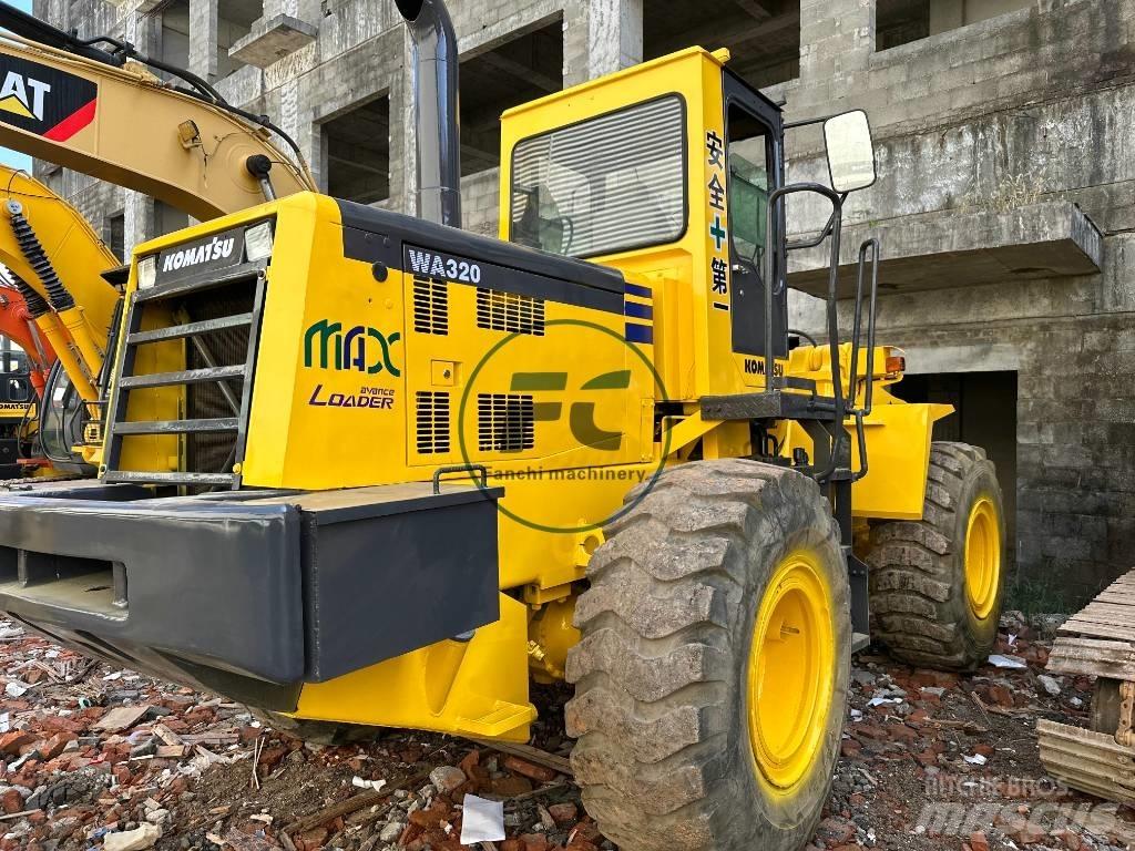 Komatsu WA 320 Pale gommate