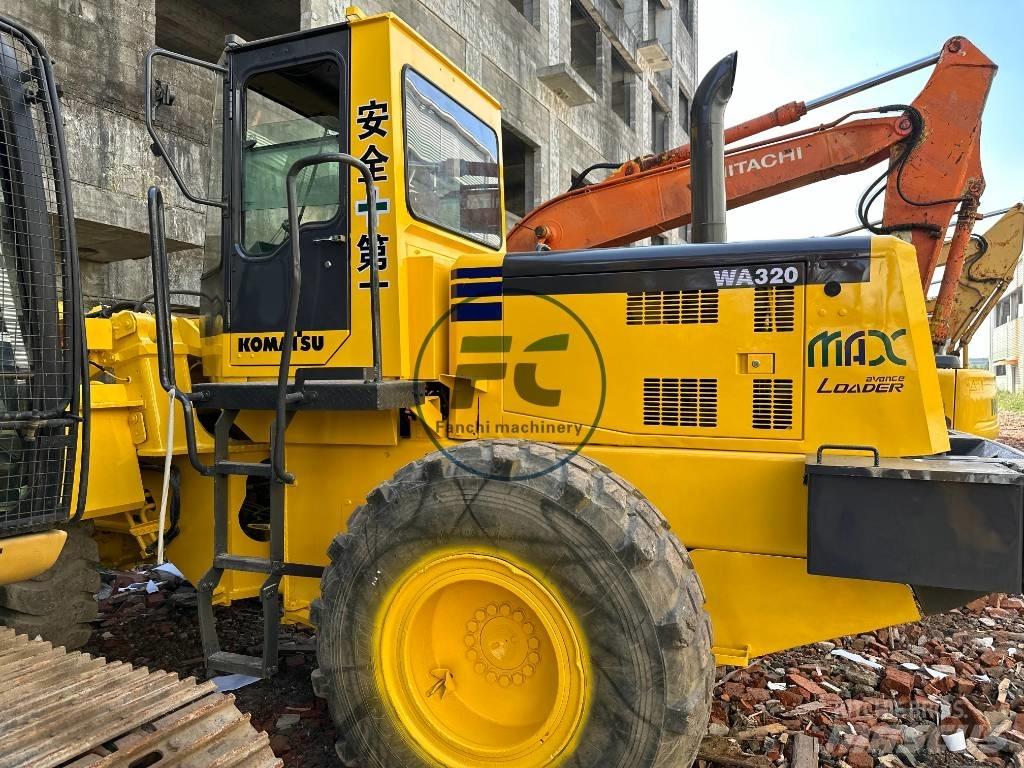 Komatsu WA 320 Pale gommate
