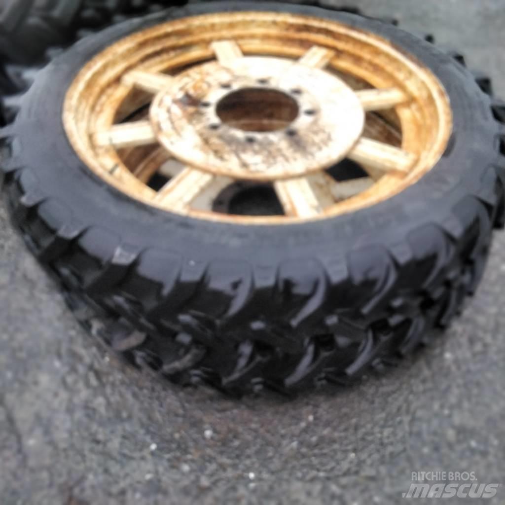 BKT 9.5R36 Pneumatici, ruote e cerchioni