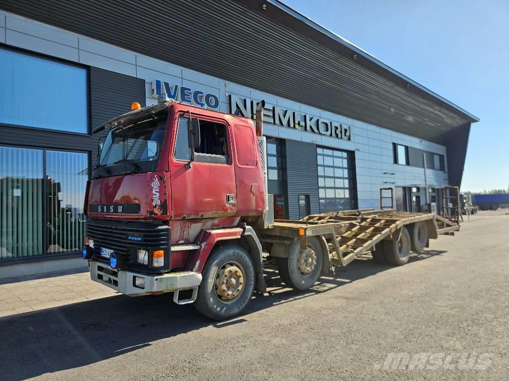 Sisu SM300 8X2 Camion per il trasporto di macchine forestali