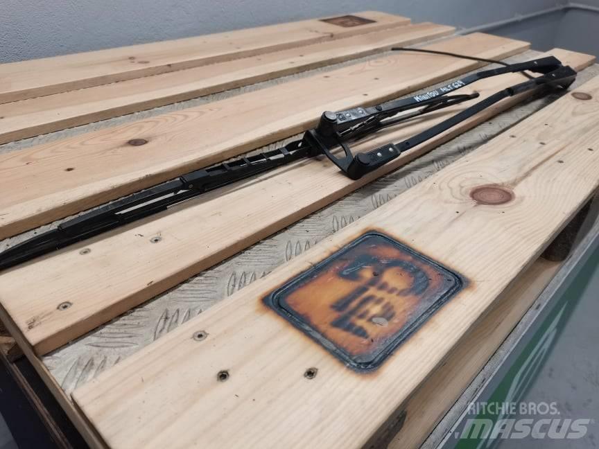 Manitou MLT  wiper Cabine e interni