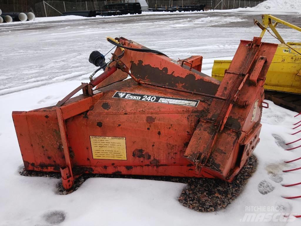 Esko LL 240 Spazzaneve