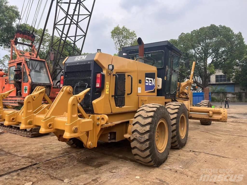 SEM 922F Motorgraders