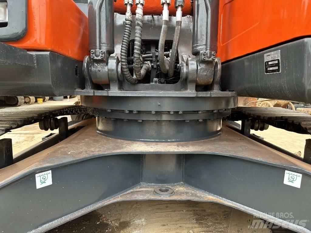 Doosan DX225LC-9C Escavatori cingolati