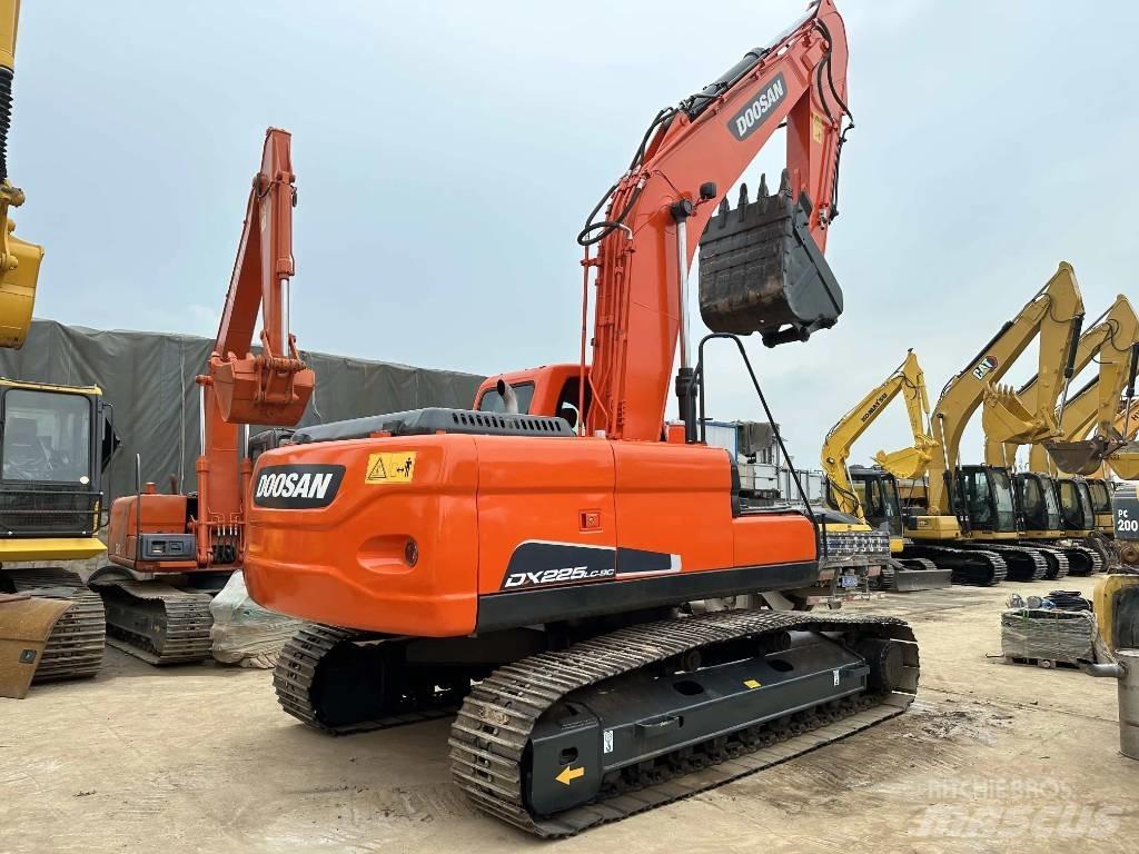 Doosan DX225LC-9C Escavatori cingolati