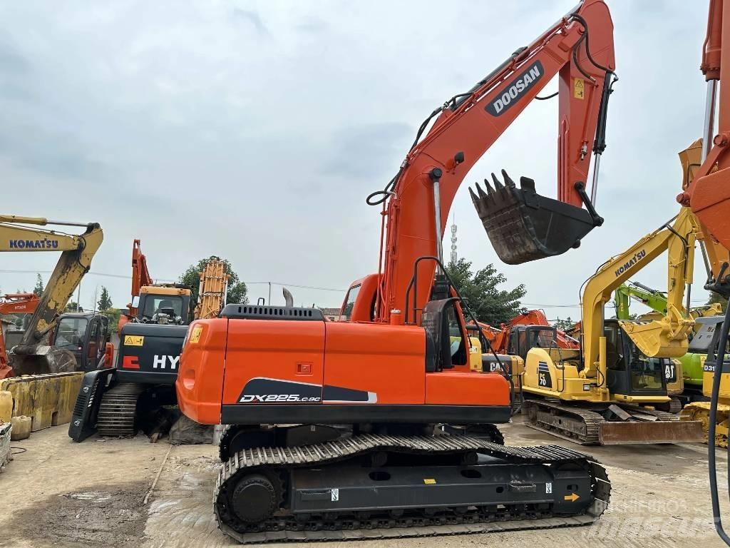 Doosan DX225LC-9C Escavatori cingolati