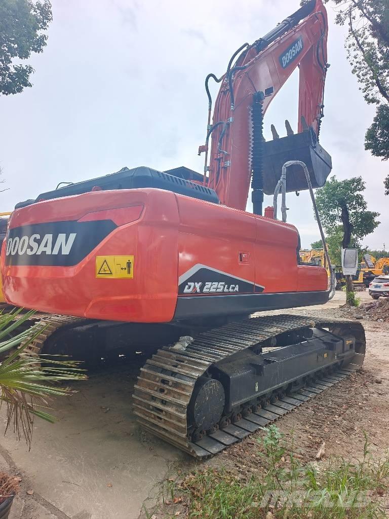 Doosan DX 225 LCA Escavatori cingolati