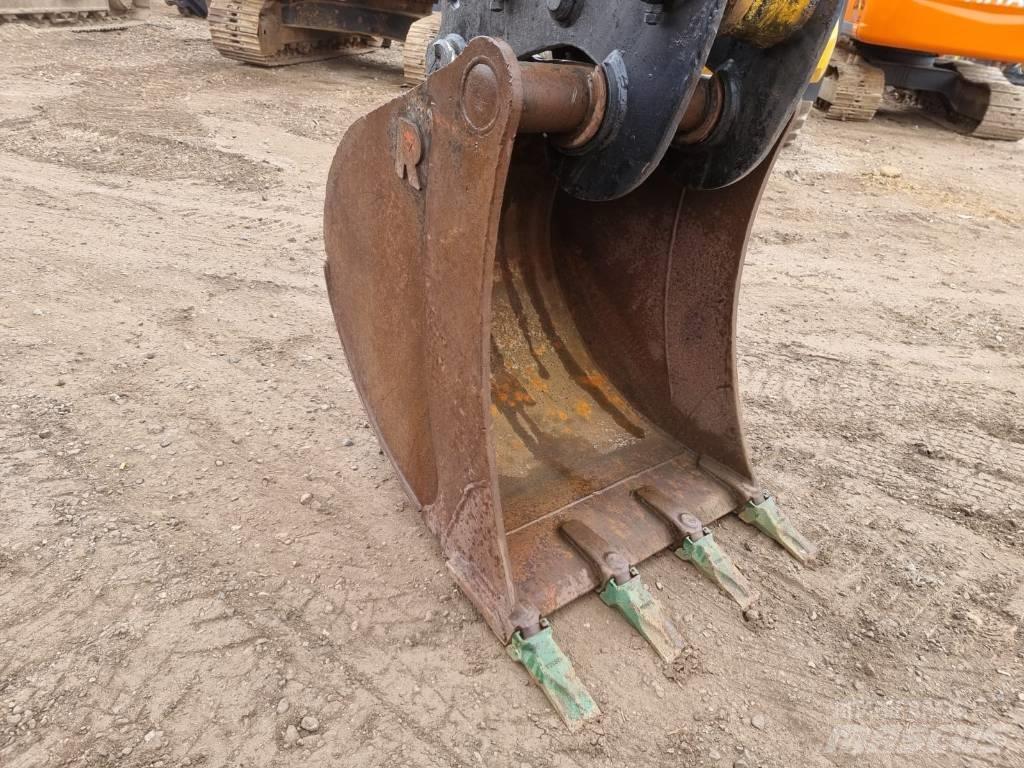 JCB JS 210 LC Escavatori cingolati
