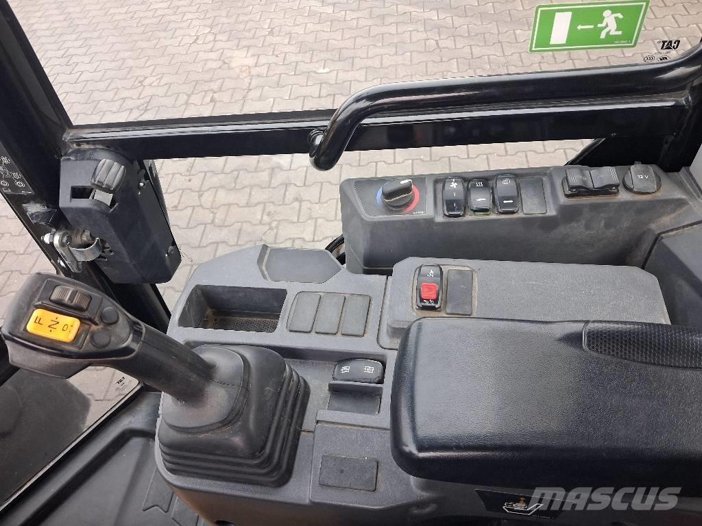 CAT 906 Pale gommate