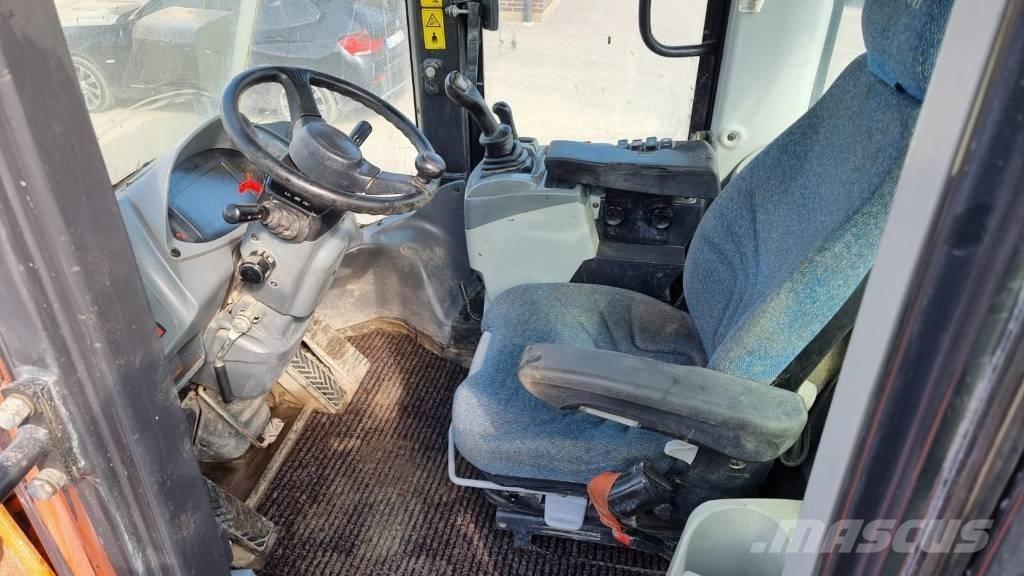 Hitachi ZW 220-6 Pale gommate