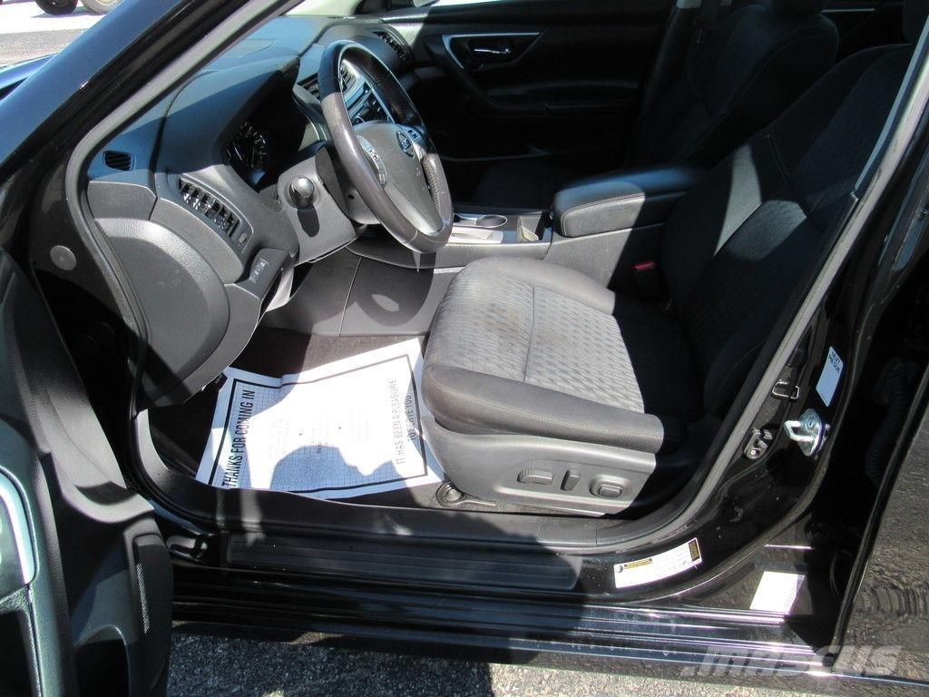 Nissan Altima Auto