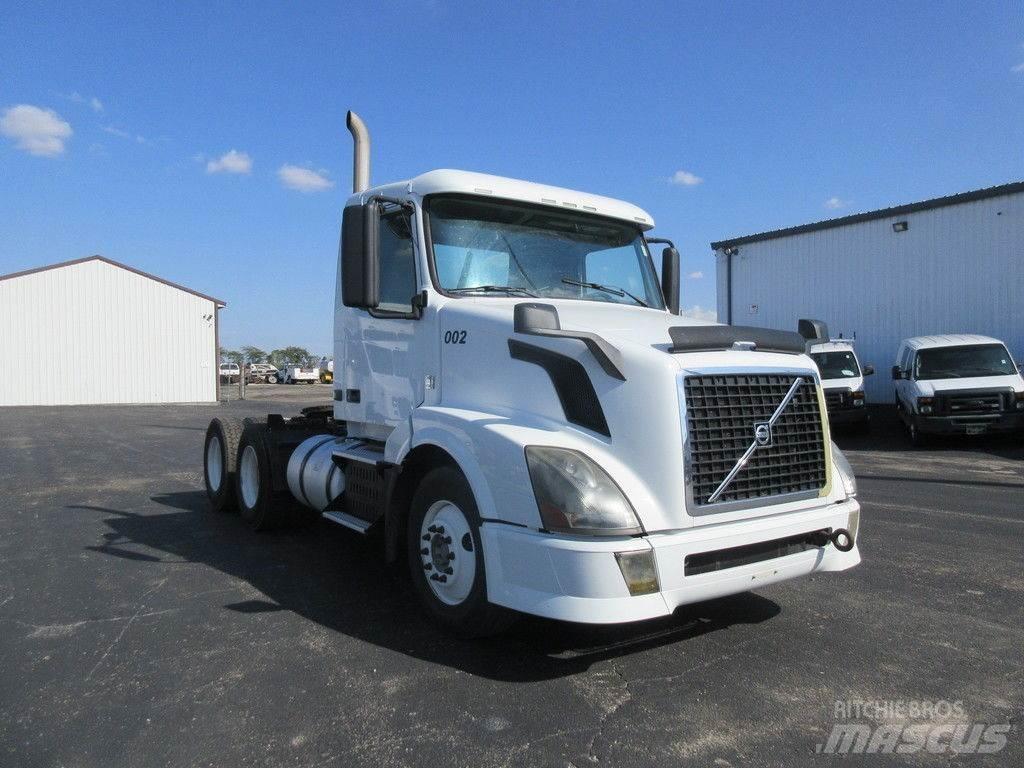 Volvo VNL64 Camion con sponde ribaltabili