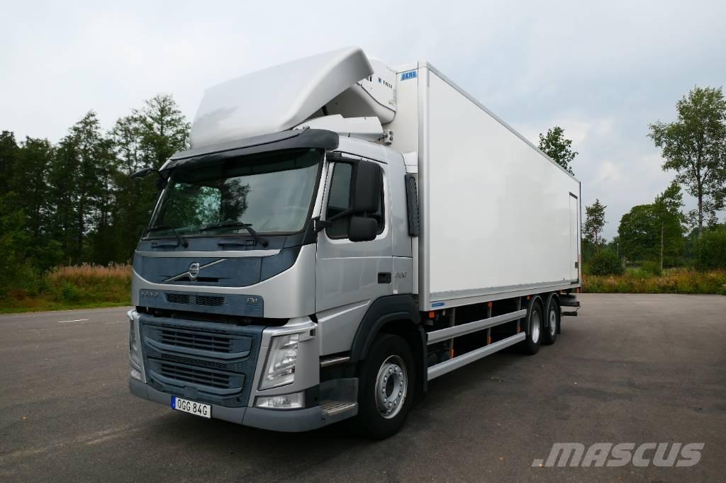 Volvo FM 330 6x2*4 Camion a temperatura controllata