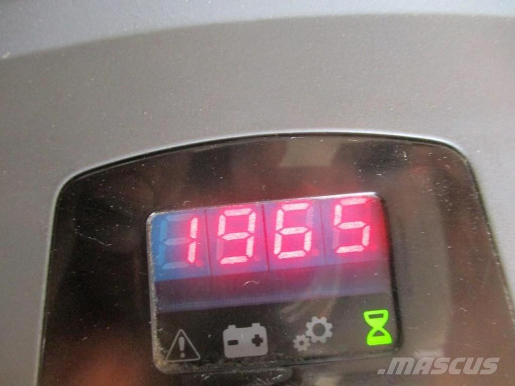 Toyota LPE200 Carrelli elevatori bassi a piattaforma