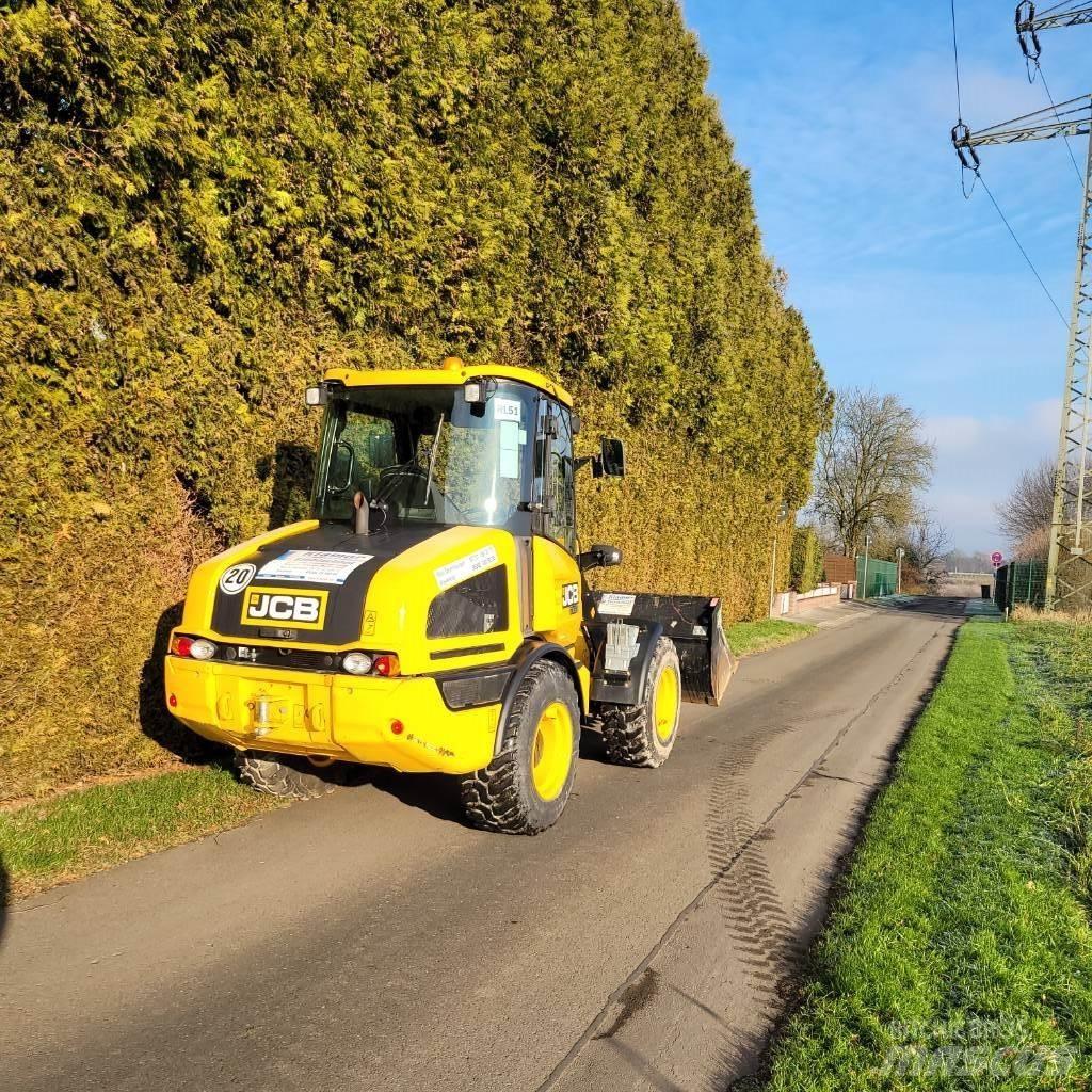 JCB 407 Pale gommate