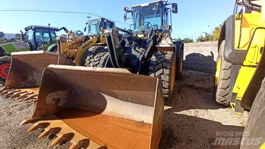 Komatsu WA250PZ-5 Pale gommate