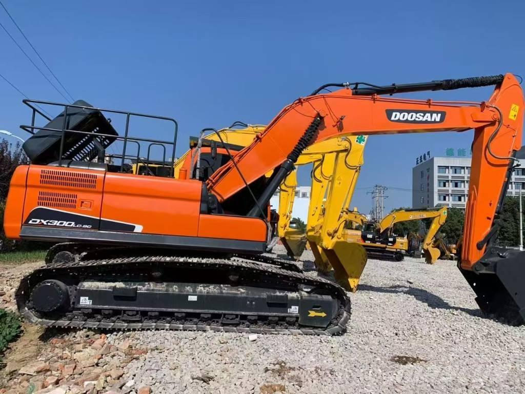 Doosan 300 Escavatori cingolati