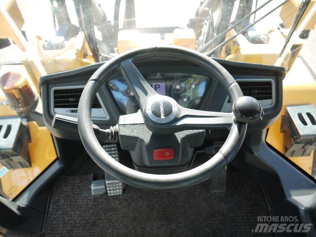 Hyundai HL 955 TM Pale gommate