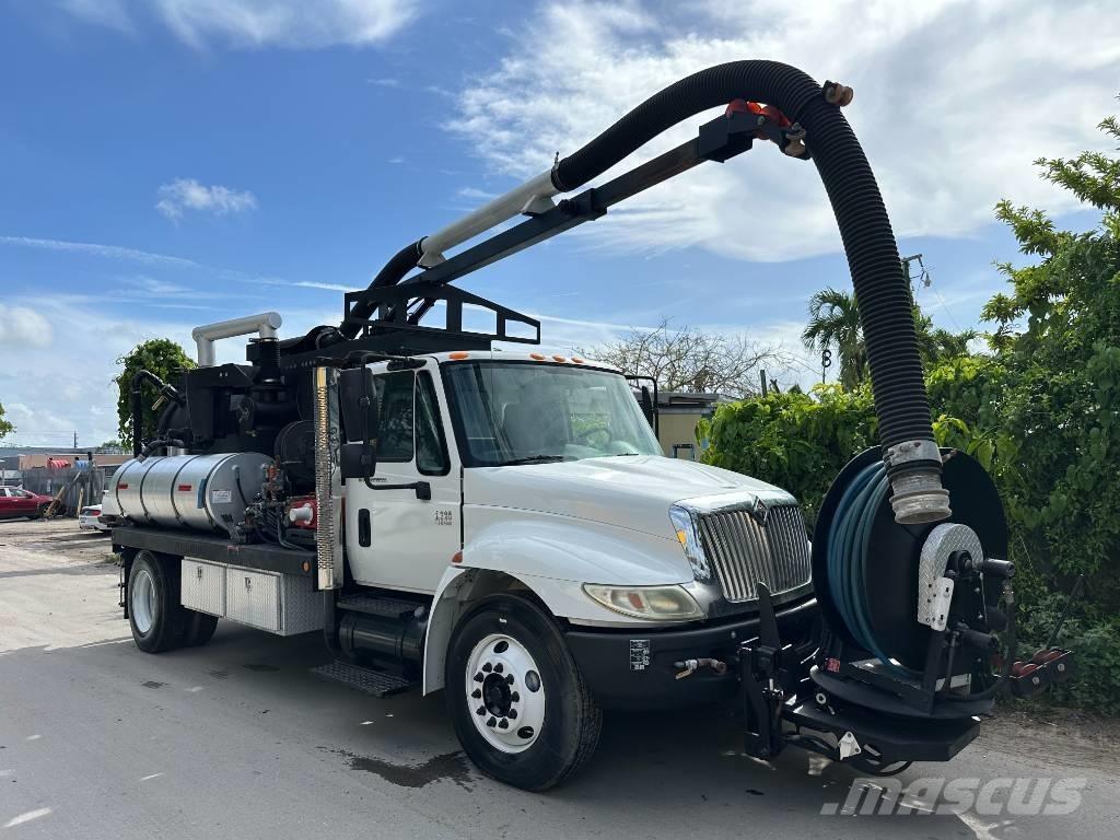 International 4300 Camion autospurgo