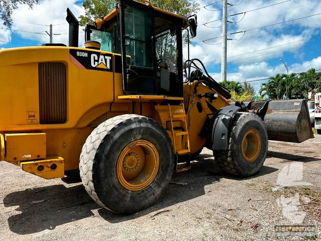 CAT 930 H Pale gommate