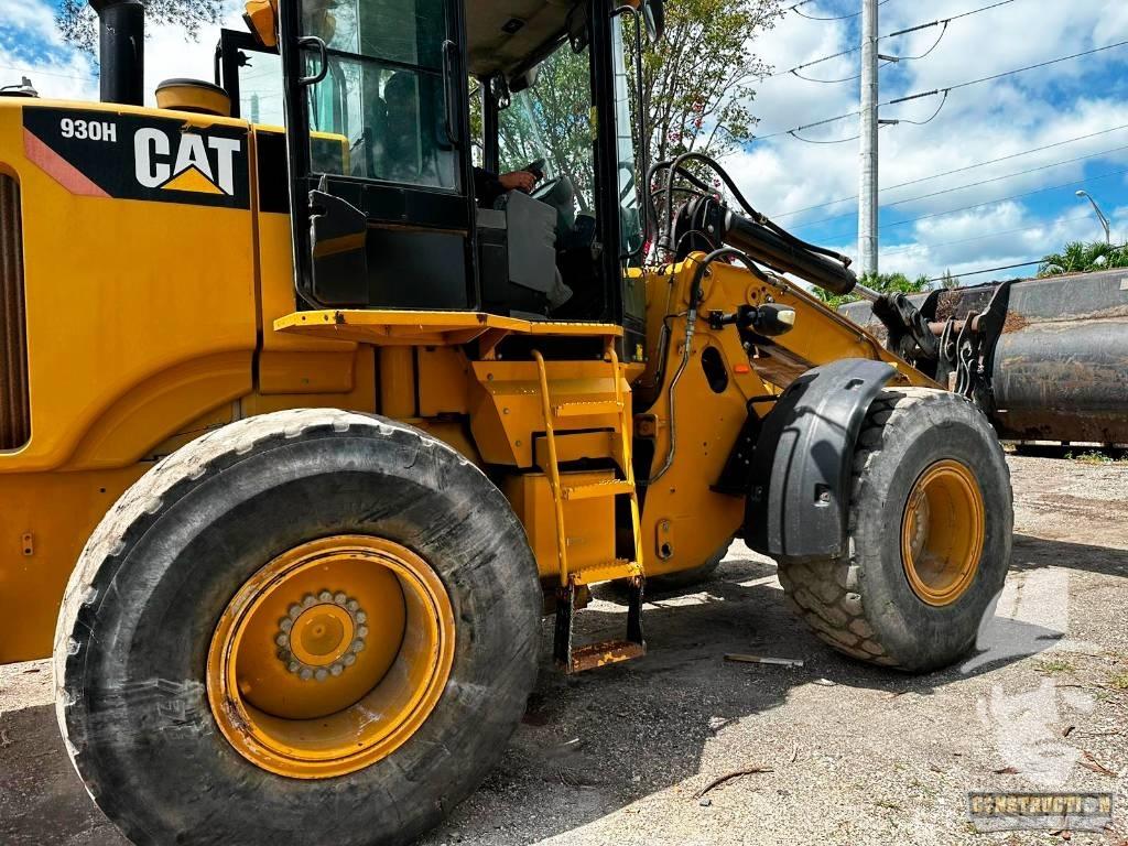 CAT 930 H Pale gommate