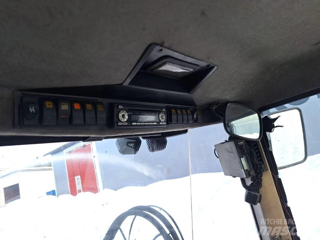 JCB 412 S Pale gommate