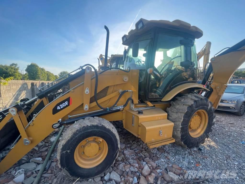 CAT 420F Terne