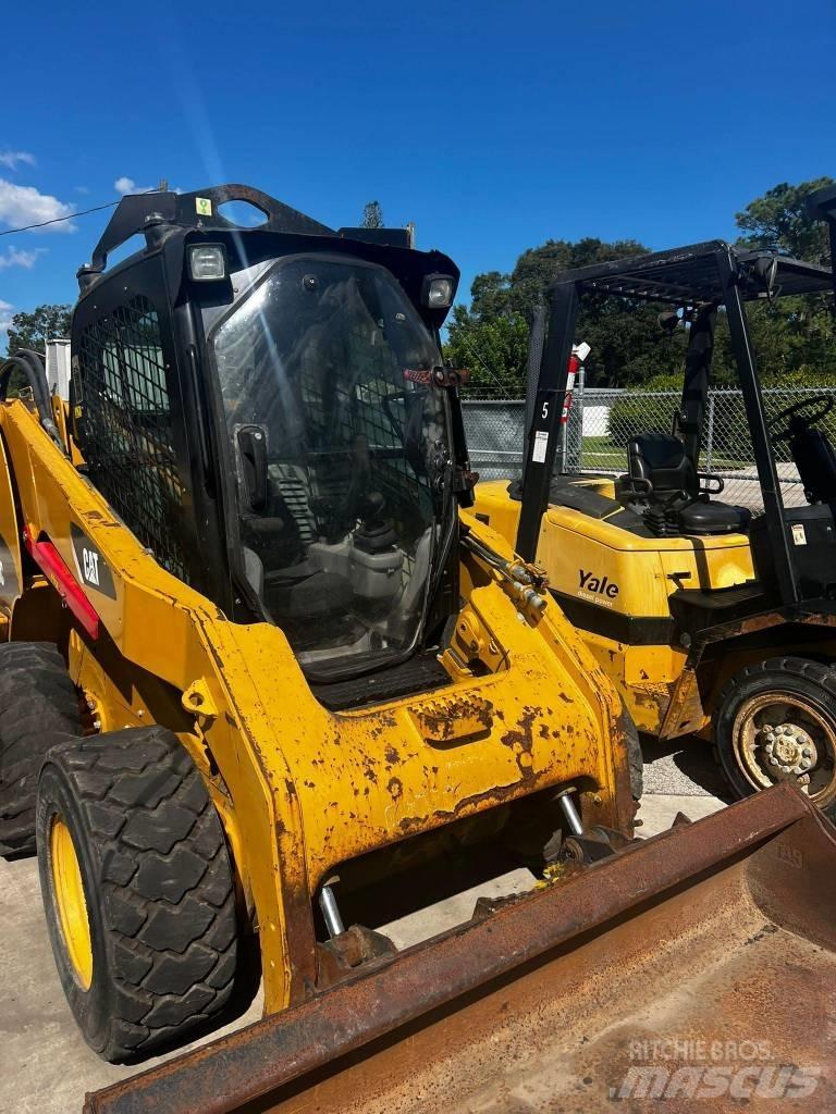 CAT 246C Mini Pale Gommate