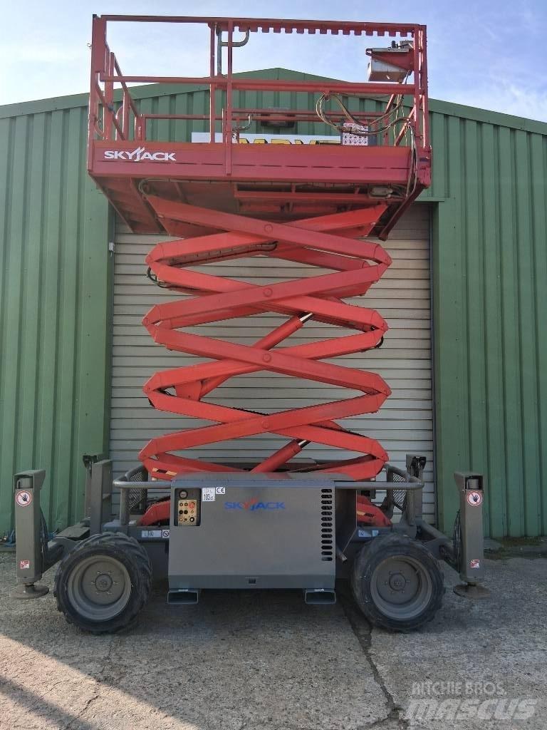 SkyJack SJ 6832 RT Piattaforme a pantografo