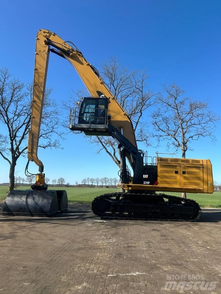 CAT 374 F Movimentazione rifiuti