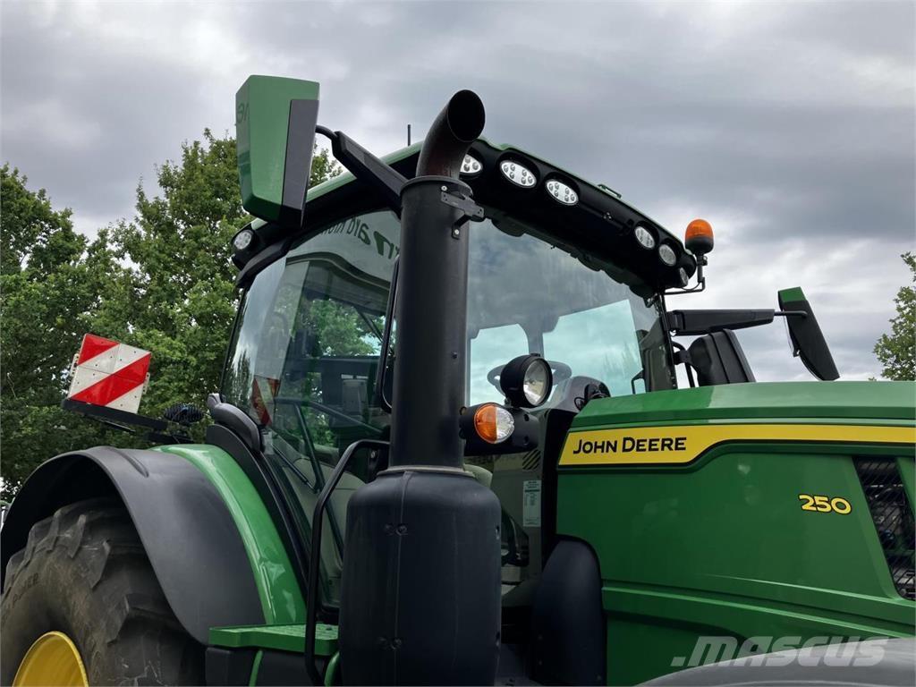 John Deere 6R 250 Trattori