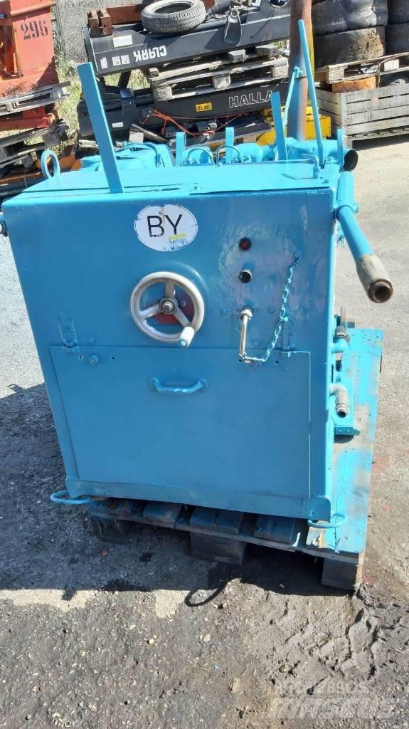 Hanix 32 HP Costruzioni - Altro